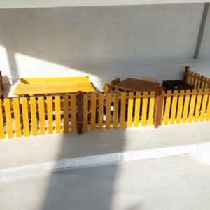 Mobilier Urban - Gard din lemn cu stalpi